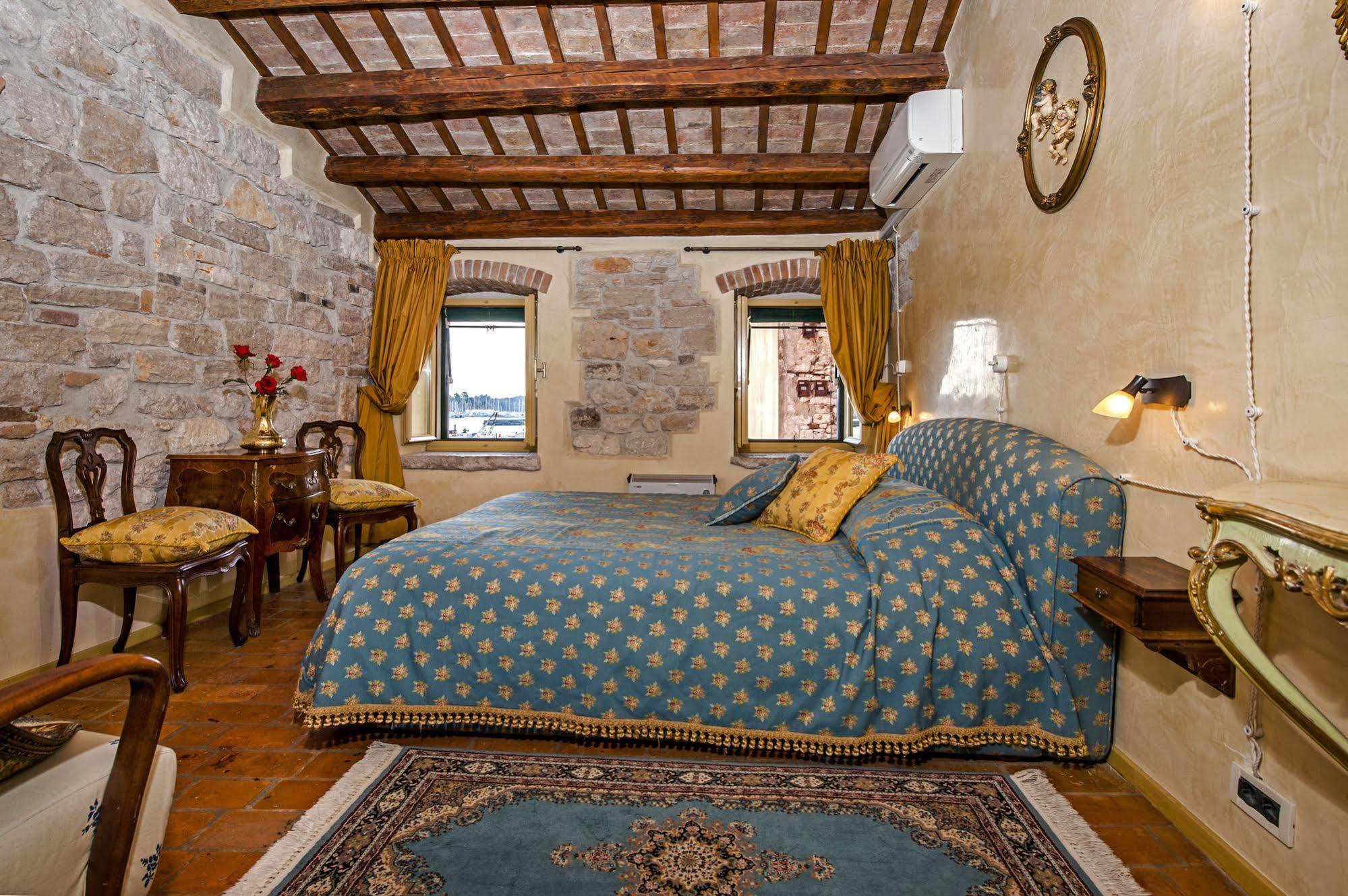Porta Antica Centro Storico Apartment *