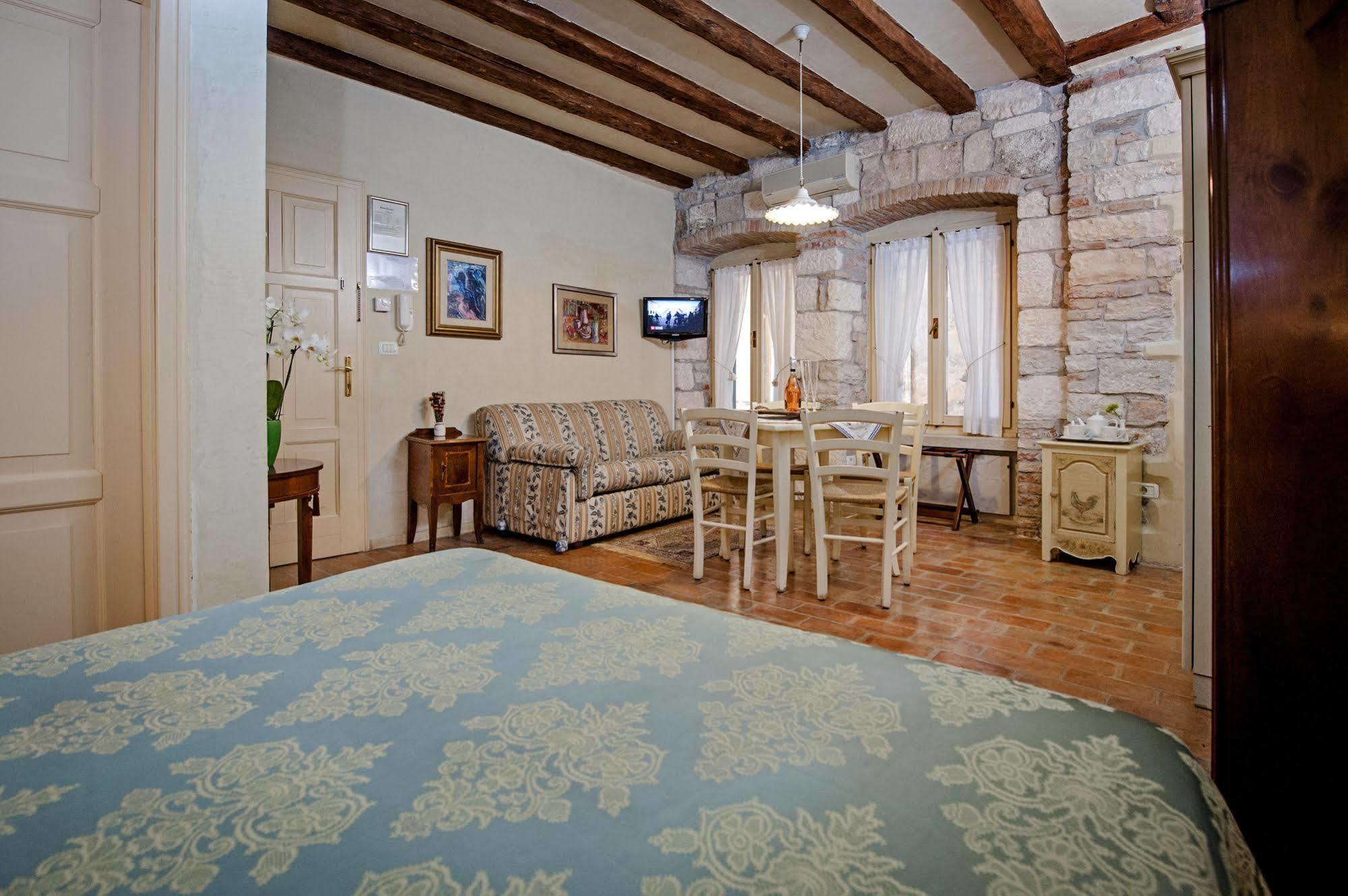 Porta Antica Centro Storico Apartment *